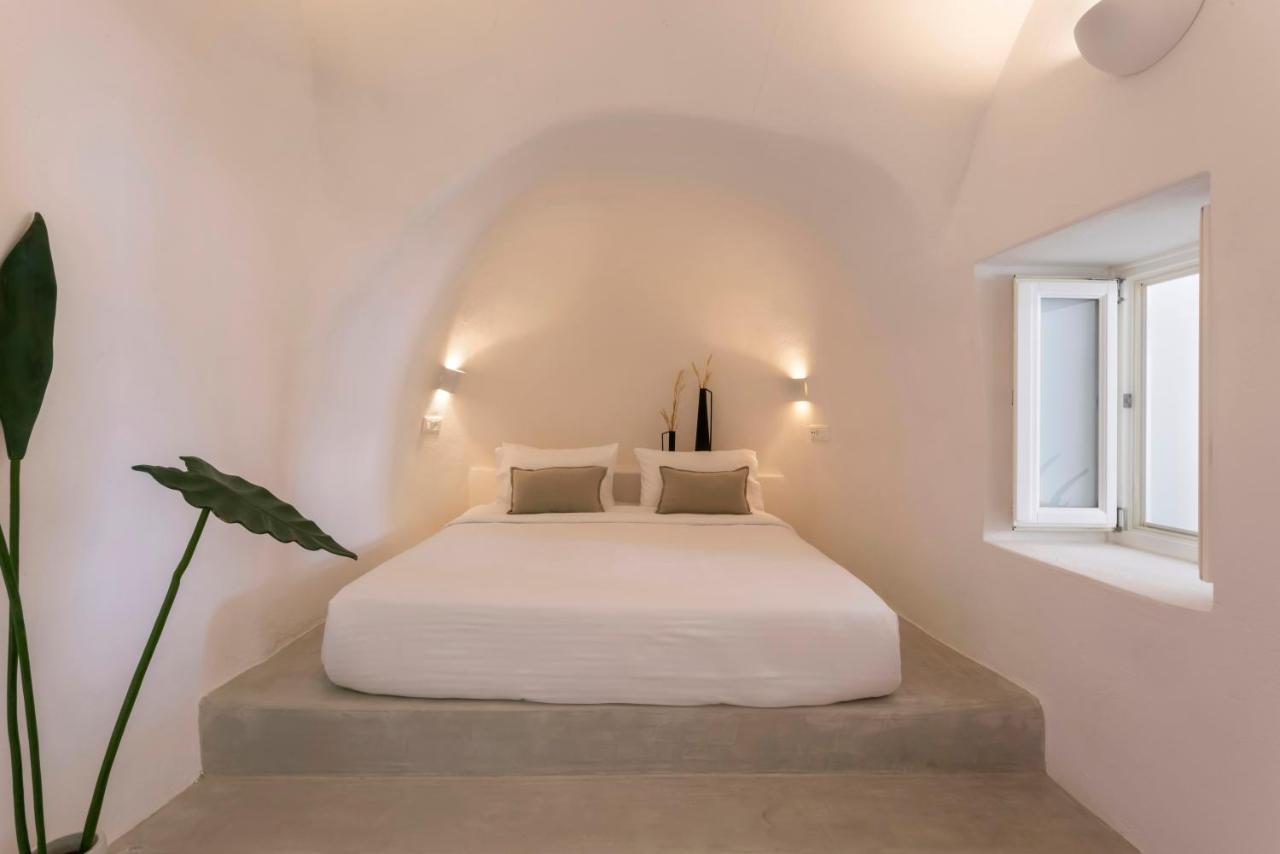 Bluedome Cavehouses Santorini Oia  Exterior photo