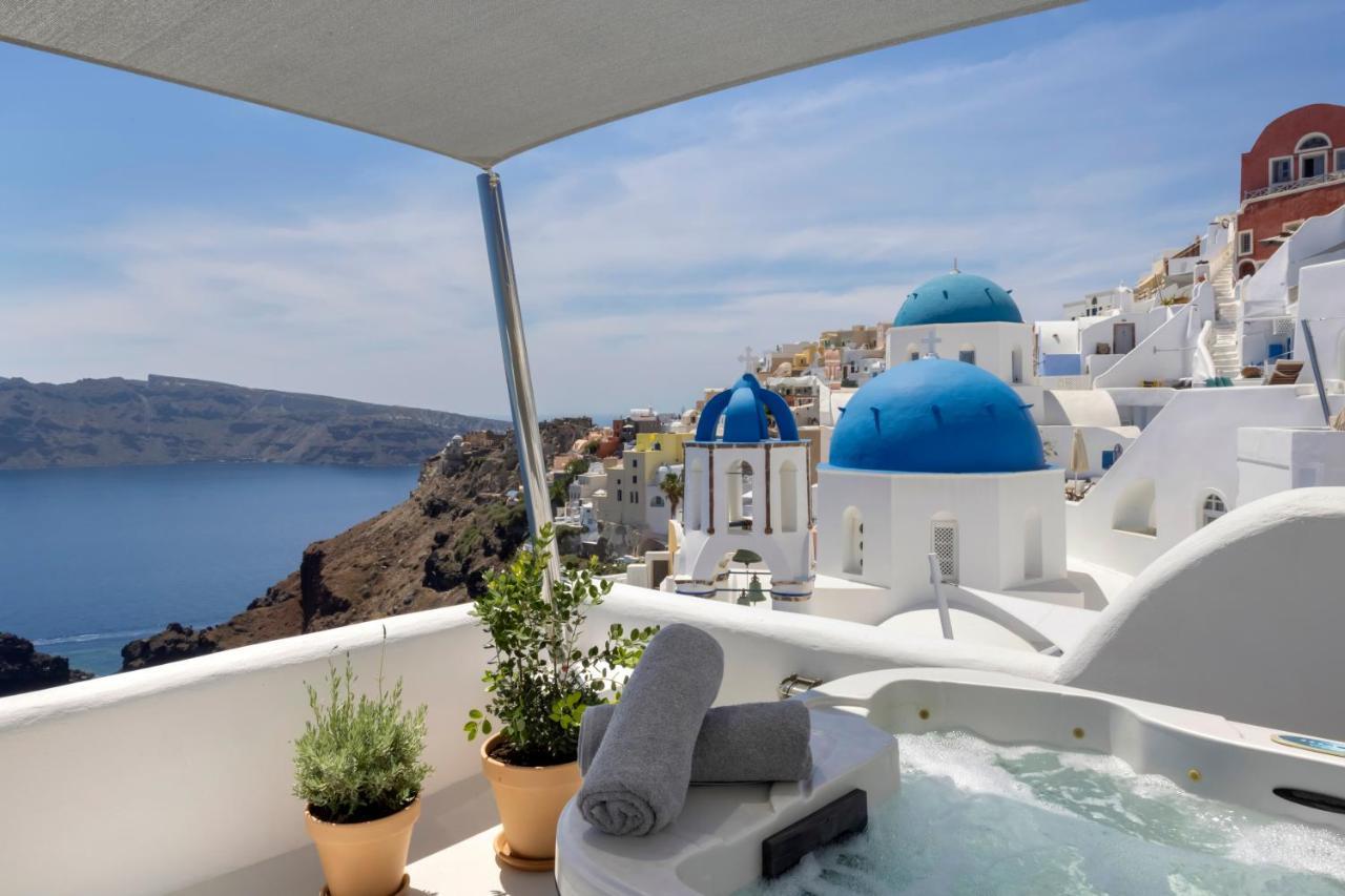 Bluedome Cavehouses Santorini Oia  Exterior photo